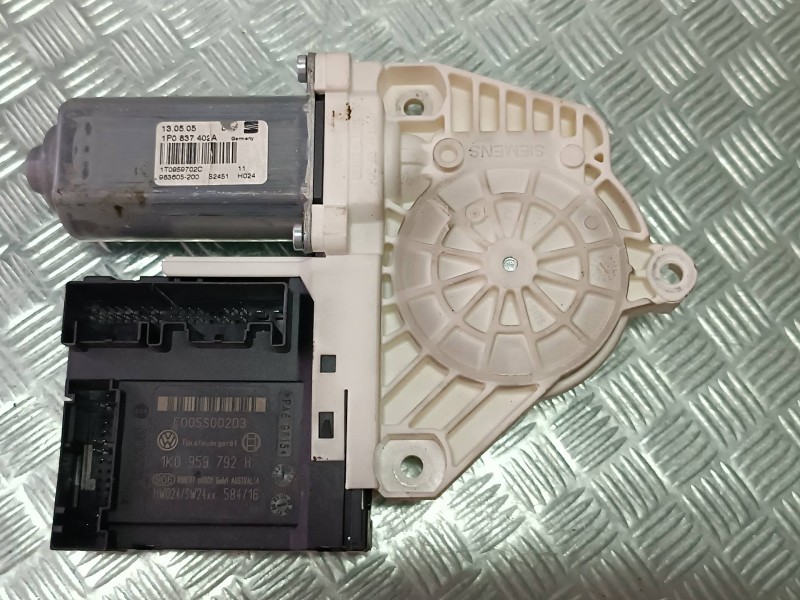 Recambio de motor elevalunas delantero derecho para seat leon (1p1) referencia OEM IAM 1K0959792H 1P0837402A BOSCH