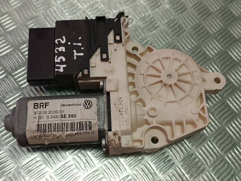 Recambio de motor elevalunas trasero izquierdo para seat leon (1p1) referencia OEM IAM 1K0959703G  18 PINES