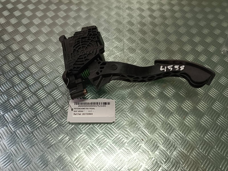 Recambio de potenciometro pedal para seat arona referencia OEM IAM 2Q1723503  6 PINES