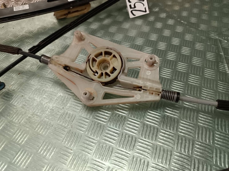 Recambio de elevalunas delantero derecho para seat leon (kl1) referencia OEM IAM 5FA837462A ELECTRICO SE38004S