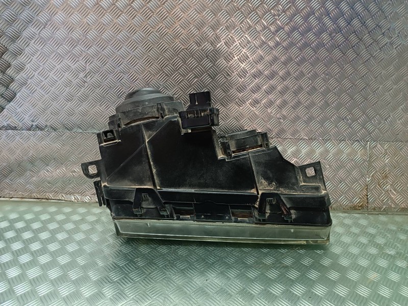 Recambio de faro izquierdo para bmw serie 3 berlina (e36) referencia OEM IAM 0301095201 631283634979 BOSCH