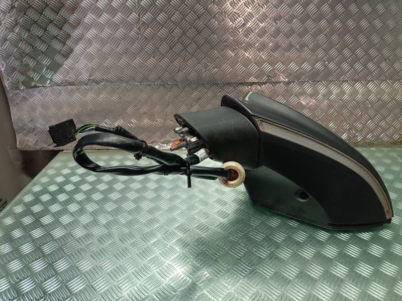 Recambio de retrovisor izquierdo para seat leon (kl1) referencia OEM IAM 0411825  ELECTRICO