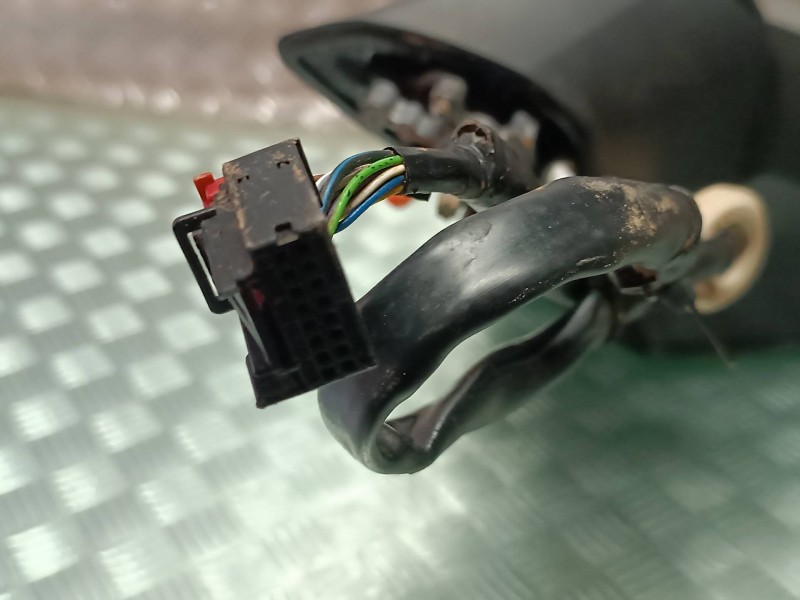 Recambio de retrovisor izquierdo para seat leon (kl1) referencia OEM IAM 0411825  ELECTRICO