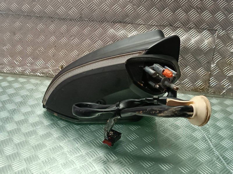 Recambio de retrovisor derecho para seat leon (kl1) referencia OEM IAM 0411825  ELECTRICO