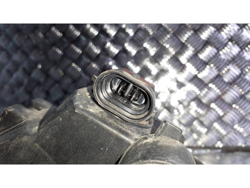 Recambio de faro antiniebla derecho para ford focus lim. (cb8) referencia OEM IAM 90041467  2 PINES