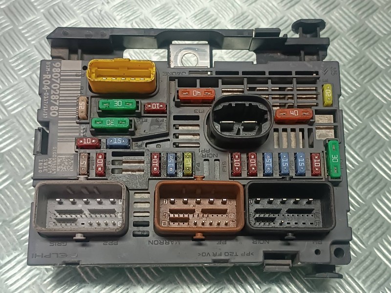 Recambio de caja reles / fusibles para citroen berlingo cuadro referencia OEM IAM 9807028780 BSMR04 DELPHI