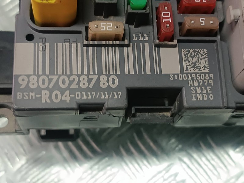 Recambio de caja reles / fusibles para citroen berlingo cuadro referencia OEM IAM 9807028780 BSMR04 DELPHI