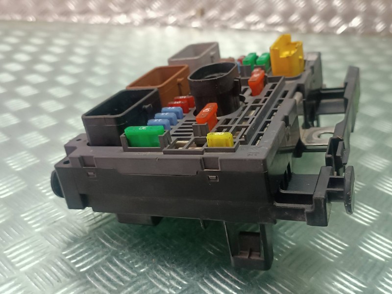 Recambio de caja reles / fusibles para citroen berlingo cuadro referencia OEM IAM 9807028780 BSMR04 DELPHI