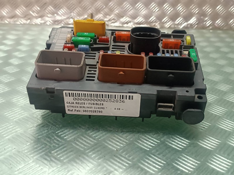 Recambio de caja reles / fusibles para citroen berlingo cuadro referencia OEM IAM 9807028780 BSMR04 DELPHI