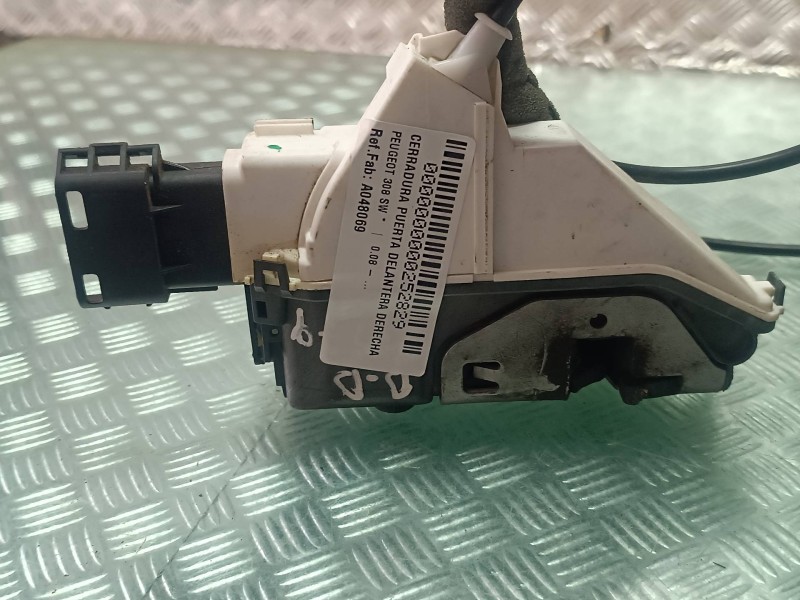 Recambio de cerradura puerta delantera derecha para peugeot 308 sw referencia OEM IAM A048069  ELECTRICA