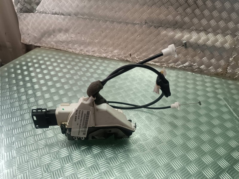 Recambio de cerradura puerta delantera derecha para peugeot 308 sw referencia OEM IAM A048069  ELECTRICA