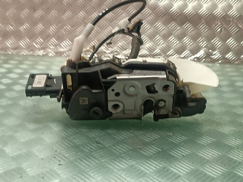 Recambio de cerradura puerta delantera izquierda para peugeot 308 sw referencia OEM IAM 006166 A048069 ELECTRICA