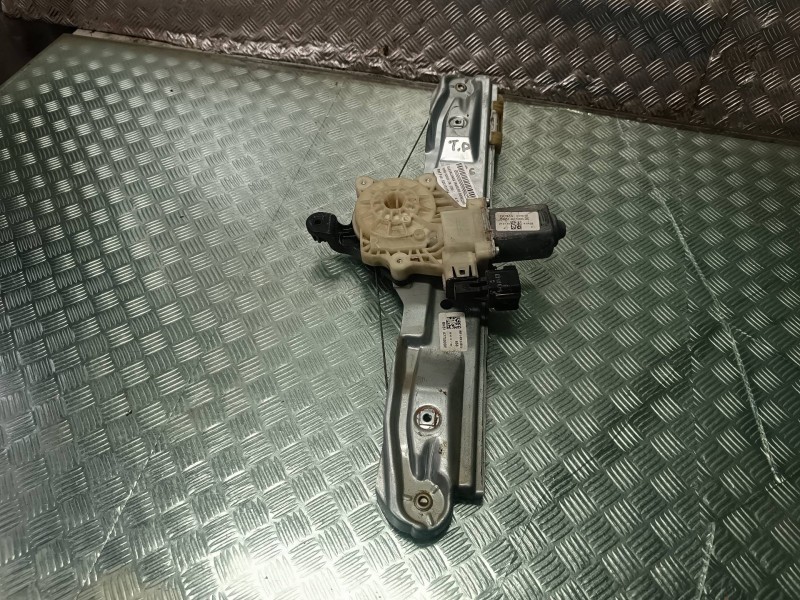 Recambio de elevalunas trasero derecho para ford focus lim. (cb8) referencia OEM IAM 924131104 RR1FK23665 ELECTRICO