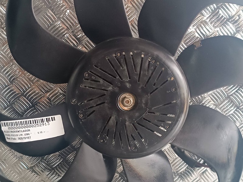 Recambio de electroventilador para ford focus lim. (cb8) referencia OEM IAM 3Q515107 5YY0539 5000921