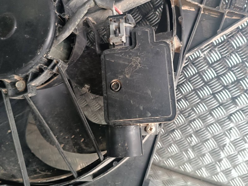 Recambio de electroventilador para ford focus lim. (cb8) referencia OEM IAM 8240588 5YY0539 FOMOCO