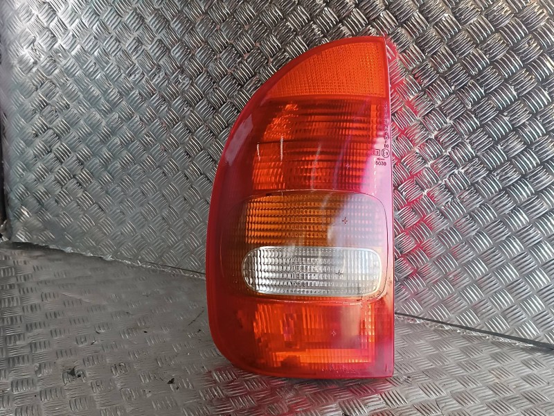 Recambio de piloto trasero izquierdo para opel corsa b referencia OEM IAM   VALEO