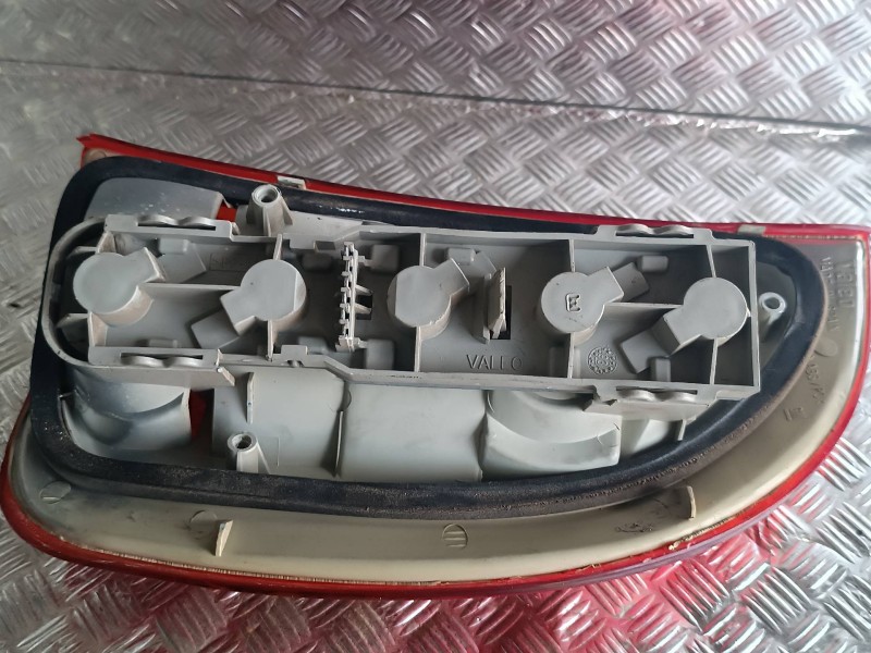 Recambio de piloto trasero izquierdo para opel corsa b referencia OEM IAM   VALEO