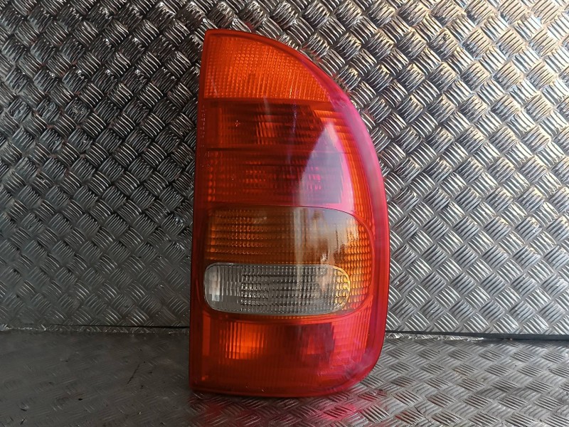 Recambio de piloto trasero derecho para opel corsa b referencia OEM IAM   VALEO