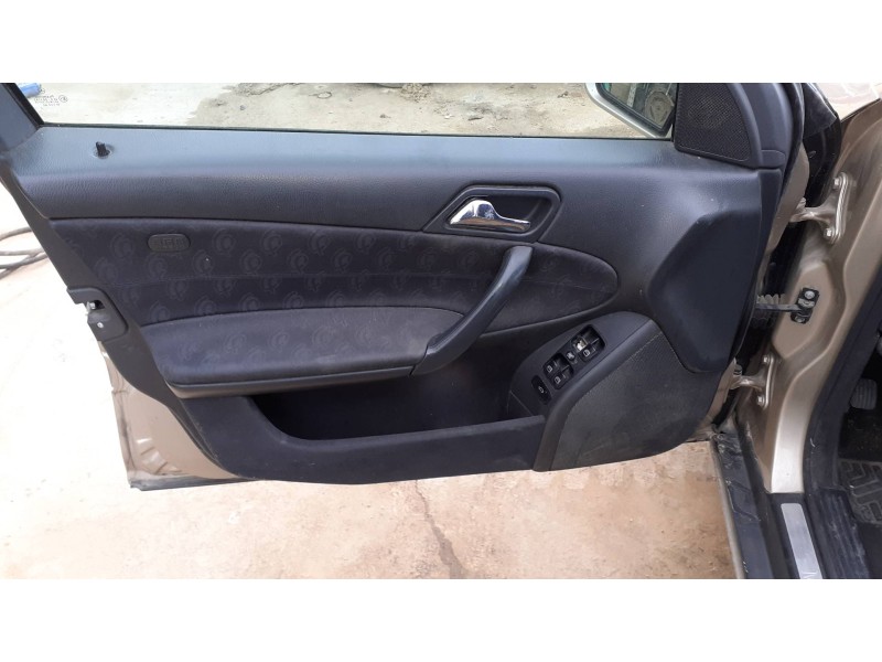 mercedes-benz clase c (w203) berlina del año 2002