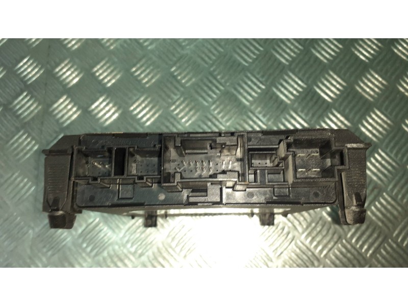 Recambio de modulo electronico para mercedes-benz clase c (w203) berlina referencia OEM IAM A2038202185 CIERRE PUERTAS TRASERO I