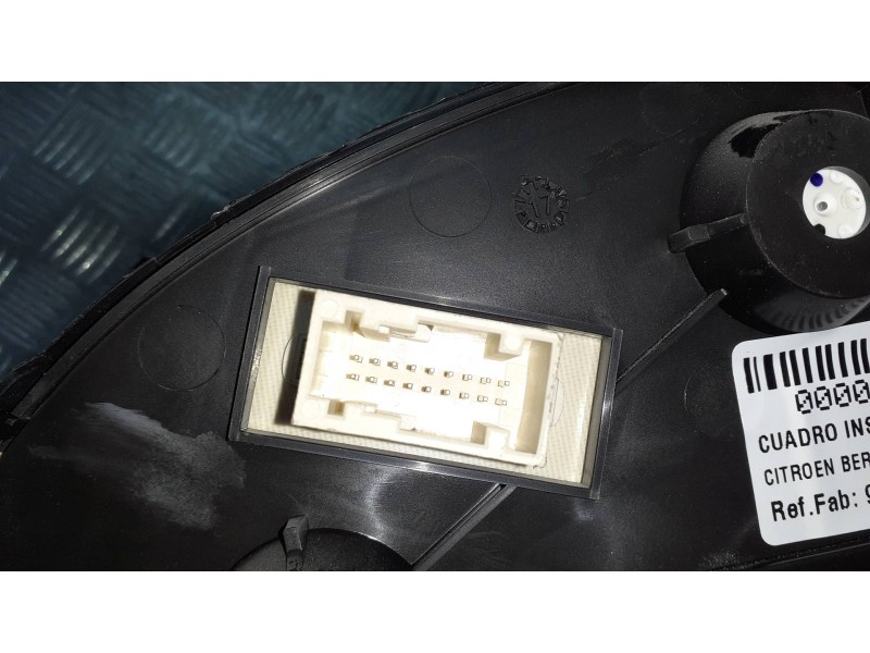 Recambio de cuadro instrumentos para citroen berlingo cuadro referencia OEM IAM 9801642280  18 PINES