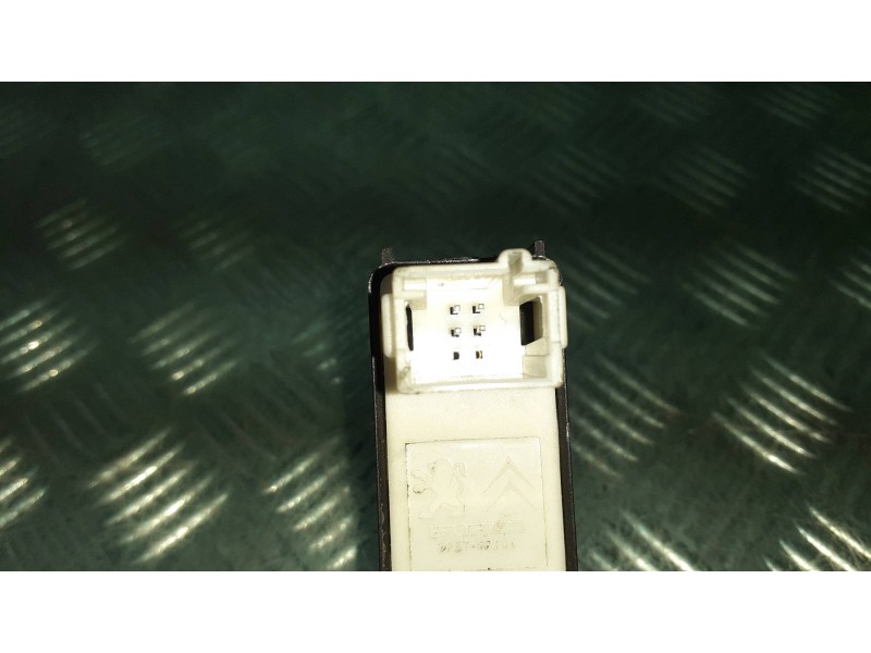 Recambio de mando elevalunas delantero izquierdo para citroen berlingo cuadro referencia OEM IAM 980448032D00  