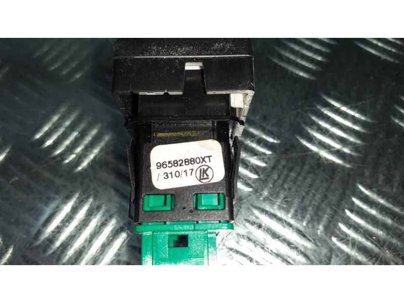 Recambio de interruptor para citroen berlingo cuadro referencia OEM IAM 96582880XT 4 PINES BLOQUEO PUERTAS