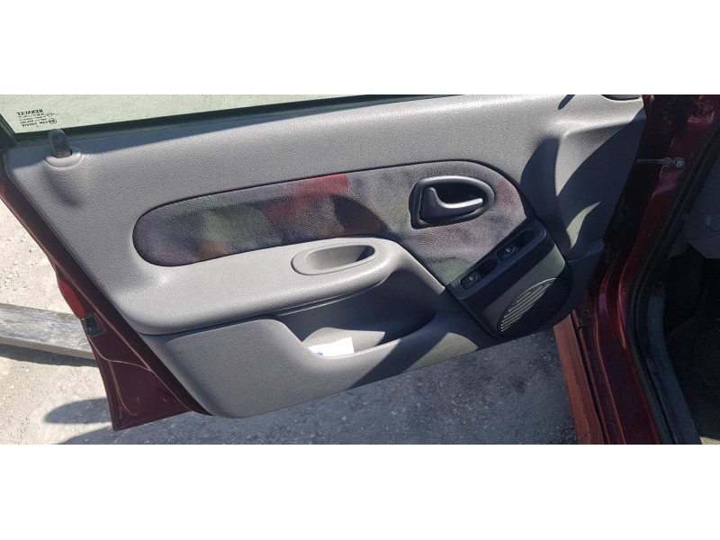 renault clio ii fase i (b/cbo) del año 2000