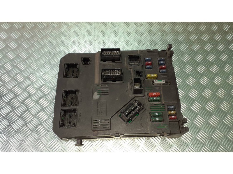 Recambio de caja reles / fusibles para peugeot 206 berlina referencia OEM IAM 9649627880  BSI E02