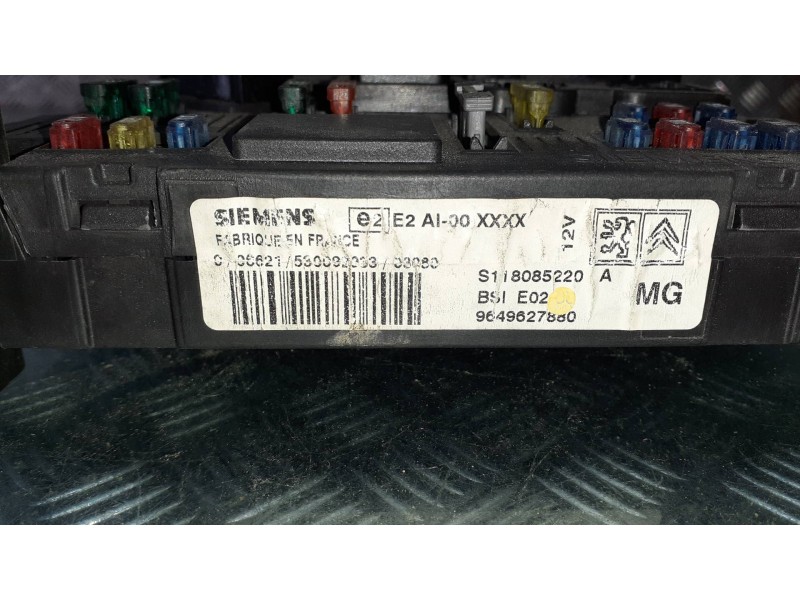 Recambio de caja reles / fusibles para peugeot 206 berlina referencia OEM IAM 9649627880  BSI E02