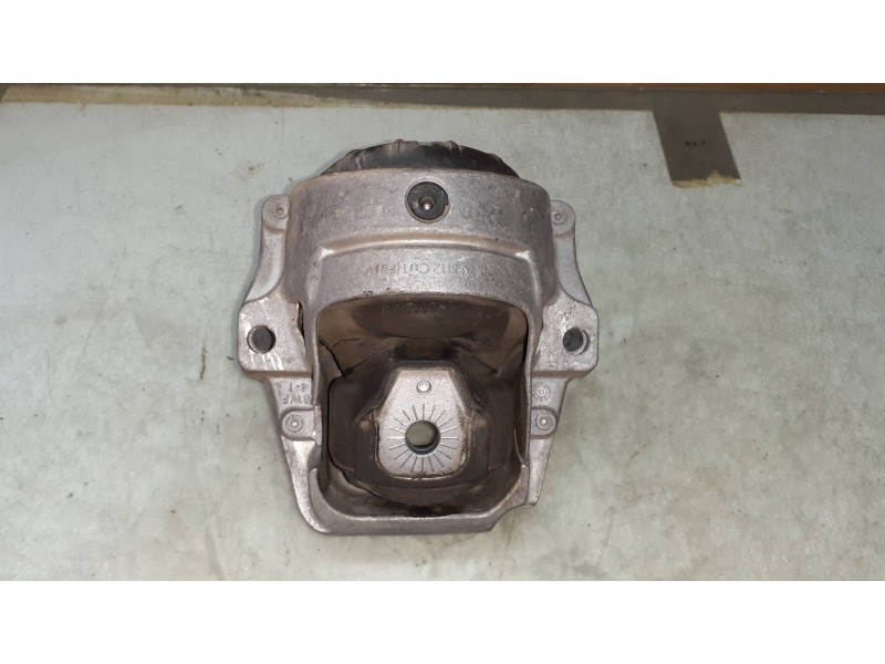 Recambio de soporte motor derecho para audi a4 ber. (b8) basis referencia OEM IAM 8R0199381  