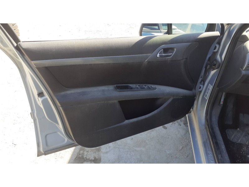 peugeot 407 del año 2004