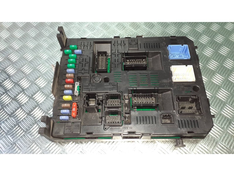Recambio de caja reles / fusibles para peugeot 308 sw referencia OEM IAM 967847728001 K0500310512 BSI04EV