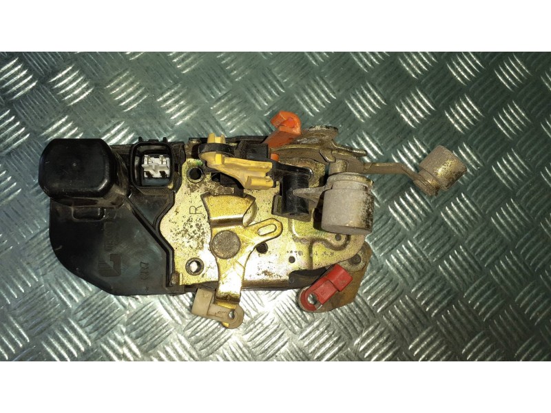 Recambio de cerradura puerta delantera derecha para chrysler voyager (rg) referencia OEM IAM  4 PINES ELECTRICA
