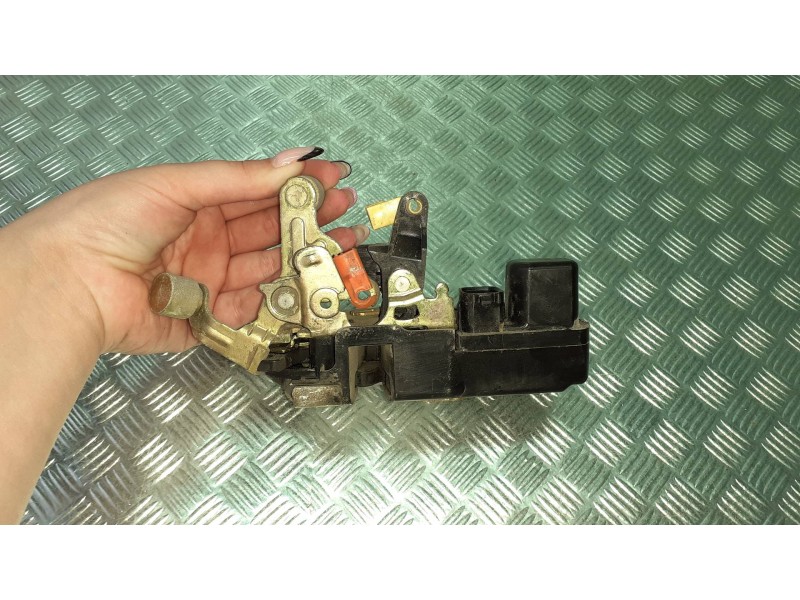 Recambio de cerradura puerta delantera derecha para chrysler voyager (rg) referencia OEM IAM  4 PINES ELECTRICA