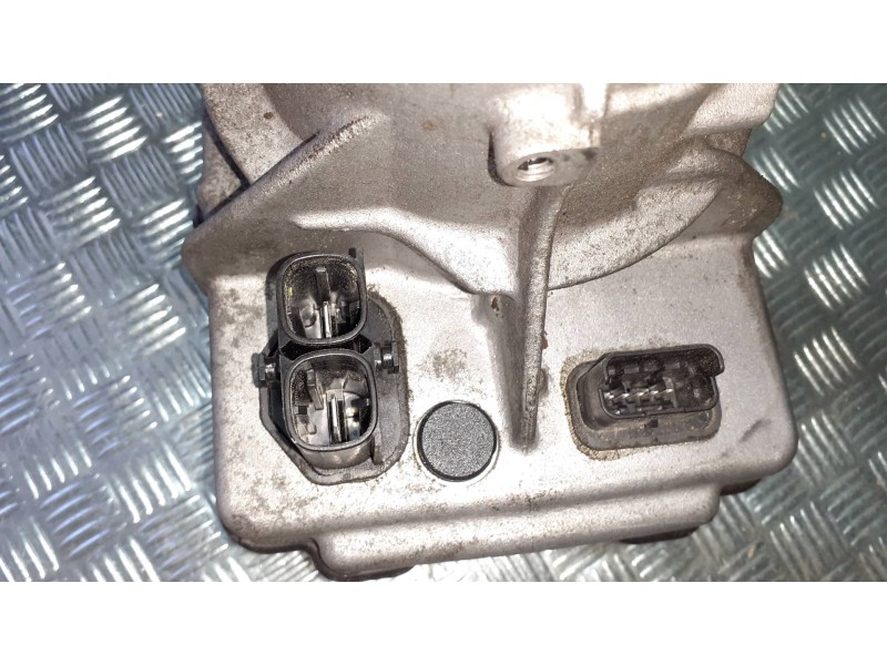 Recambio de bomba direccion para peugeot 308 sw referencia OEM IAM 9670700380  