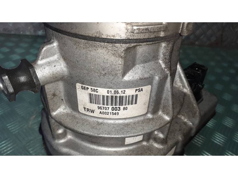 Recambio de bomba direccion para peugeot 308 sw referencia OEM IAM 9670700380  