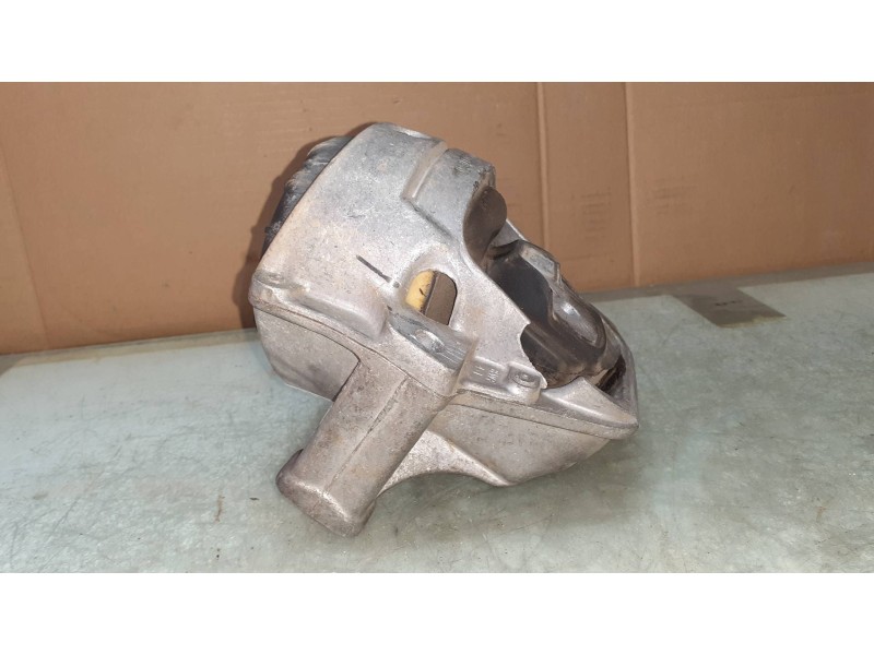 Recambio de soporte motor derecho para audi a4 ber. (b8) basis referencia OEM IAM 8R0199381  