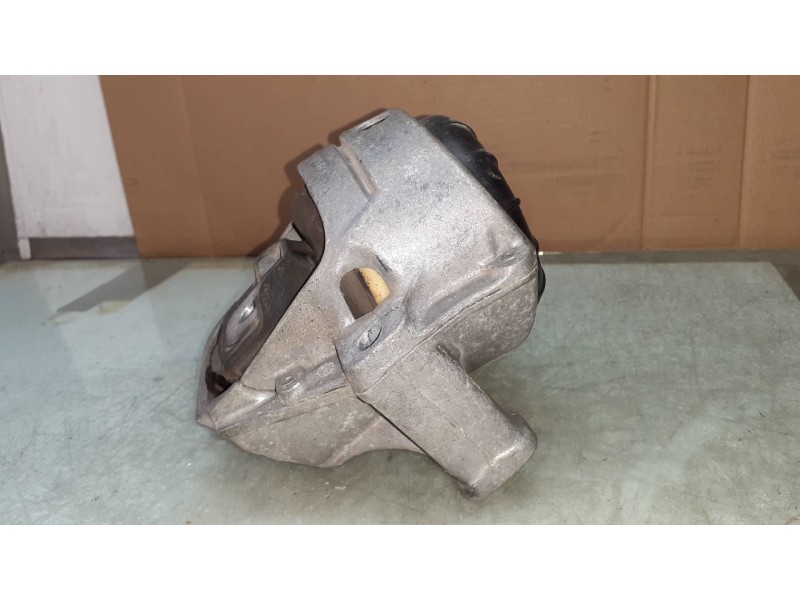 Recambio de soporte motor derecho para audi a4 ber. (b8) basis referencia OEM IAM 8R0199381  