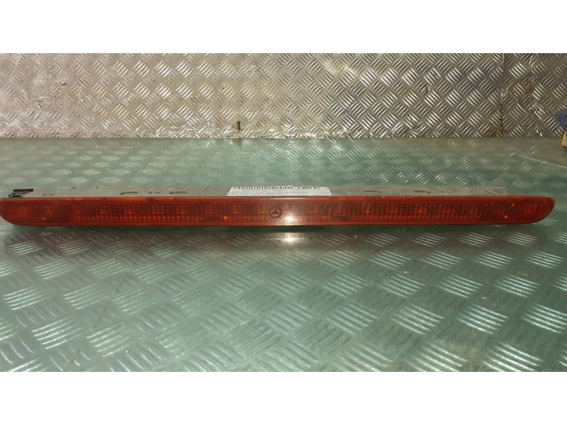 Recambio de luz central de freno para mercedes-benz clase c (w203) berlina referencia OEM IAM A2038200156  2038200156