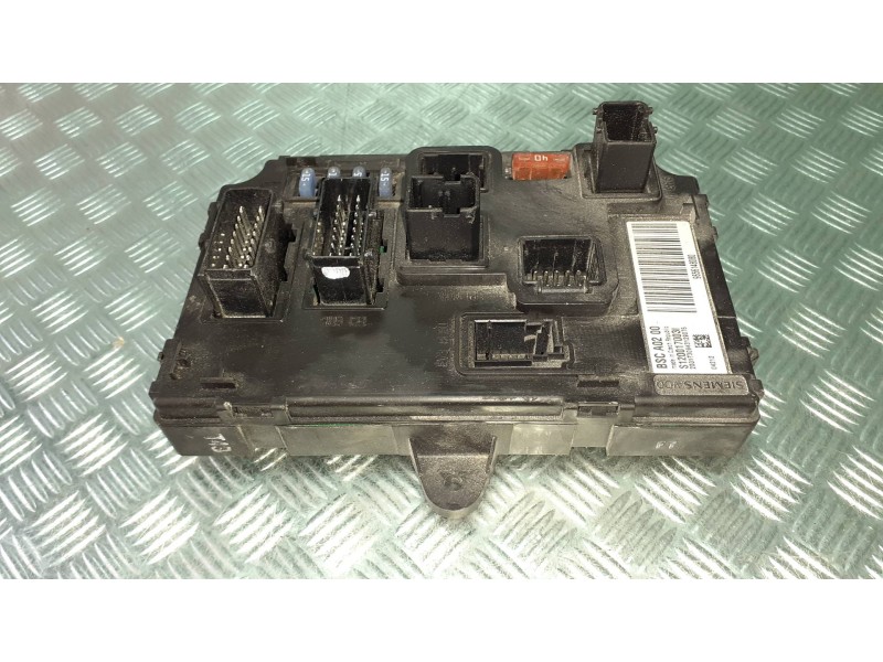 Recambio de caja reles / fusibles para peugeot 407 st confort referencia OEM IAM S120017003I  BSC A02