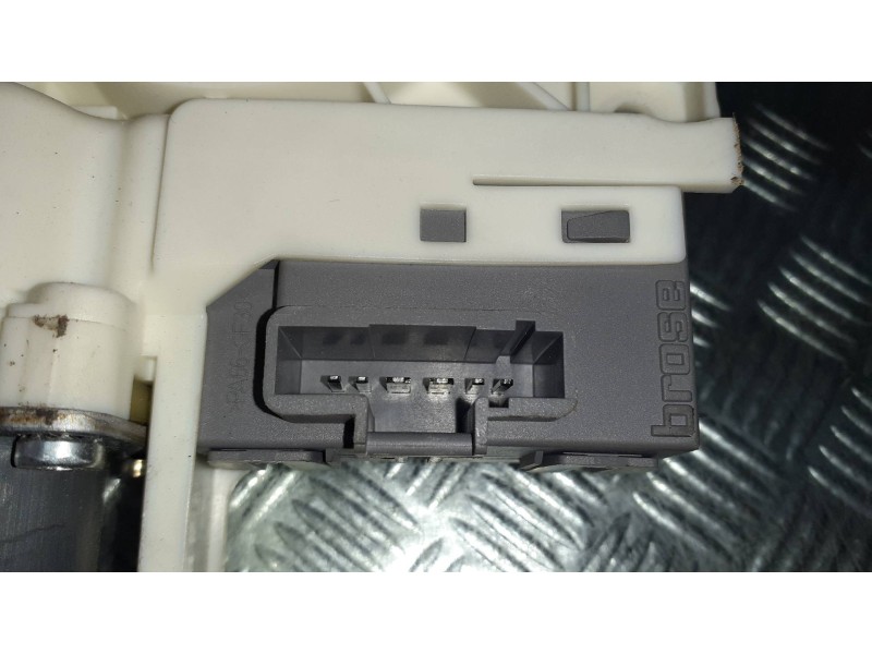 Recambio de motor elevalunas trasero izquierdo para peugeot 407 st confort referencia OEM IAM 994651101 0130822201 