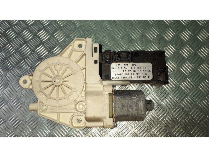 Recambio de motor elevalunas delantero derecho para peugeot 407 referencia OEM IAM 1137328127 0130822201 