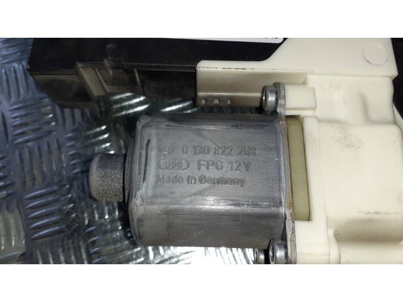 Recambio de motor elevalunas delantero derecho para peugeot 407 referencia OEM IAM 1137328127 0130822201 