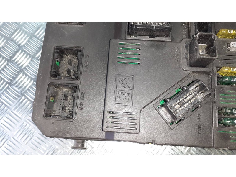 Recambio de caja reles / fusibles para peugeot 407 st confort referencia OEM IAM 9655221180  BSIS03