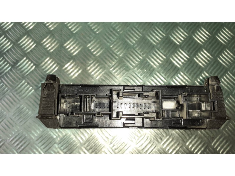 Recambio de modulo electronico para mercedes-benz clase c (w203) berlina referencia OEM IAM A2038202285 CONTROL PUERTA TRASERA D