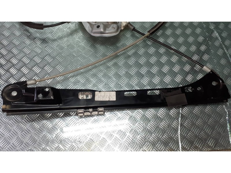 Recambio de elevalunas delantero derecho para mercedes-benz clase c (w203) berlina referencia OEM IAM A2037202446R A2118201742 E