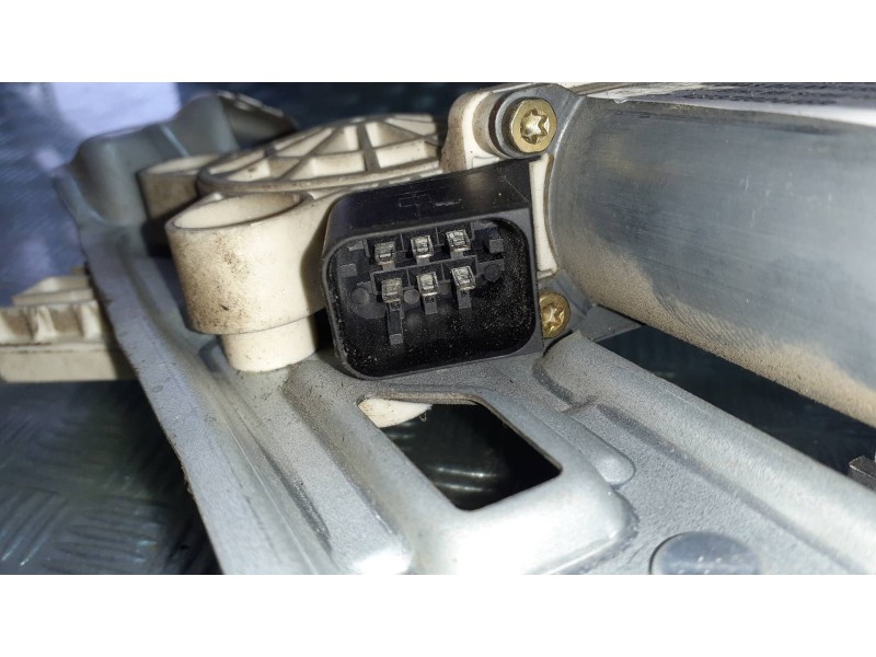 Recambio de elevalunas delantero derecho para mercedes-benz clase c (w203) berlina referencia OEM IAM A2037202446R A2118201742 E