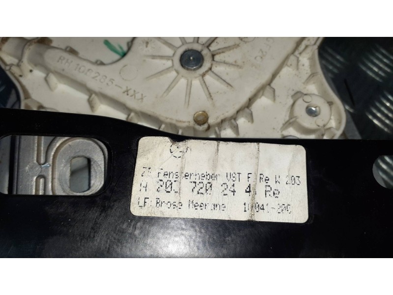 Recambio de elevalunas delantero derecho para mercedes-benz clase c (w203) berlina referencia OEM IAM A2037202446R A2118201742 E