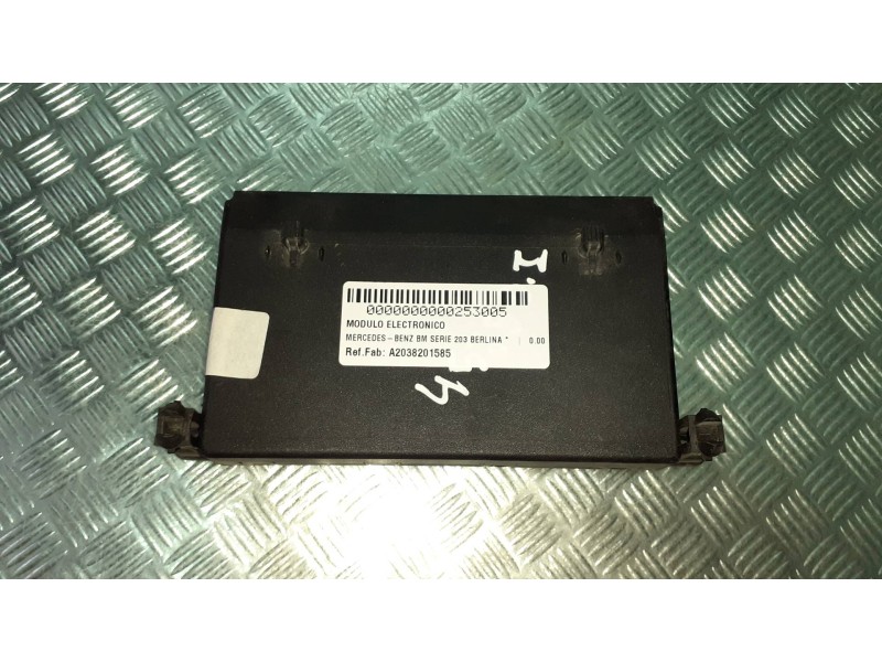 Recambio de modulo electronico para mercedes-benz clase c (w203) berlina referencia OEM IAM A2038201585 CONTROL PUERTA DELANTERA